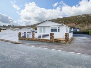 Exterior - Un Diwrnod (One Day) The Warren T22, Abersoch (Pwllheli)