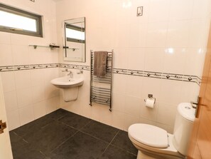 Shower - Primrose Lodge, Saltburn-By-The-Sea (Saltburn-by-the-Sea)