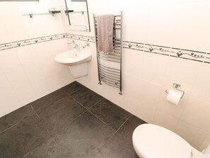 Shower - Primrose Lodge, Saltburn-By-The-Sea (Saltburn-by-the-Sea)