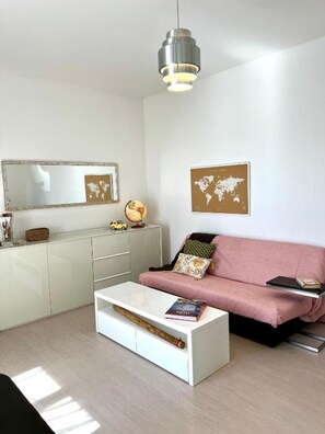 Living area - Casa Claudia – Elegant Apartment Near the Airport (Elmas)