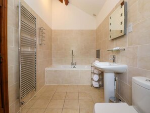Shower - Winsall Court II: Cozy Ground Floor Retreat (Driffield)
