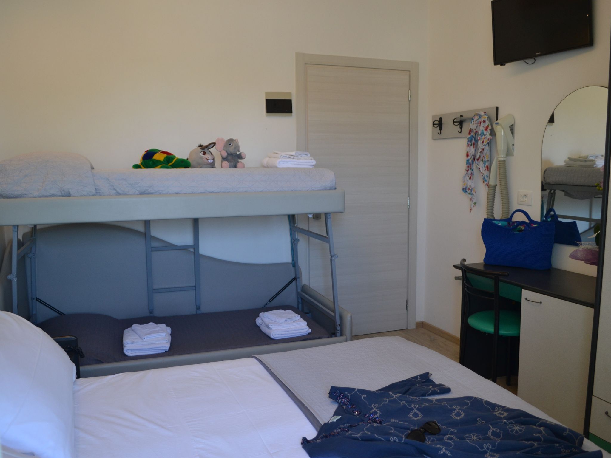 Standard Quadruple Room | In-room safe, desk, free WiFi, bed sheets