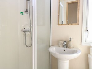 Shower - 4 Foxburrow Hang, Belton, Norfolk (Great Yarmouth)