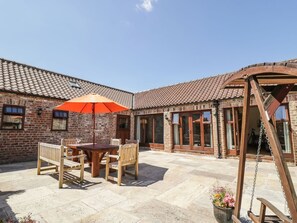 Outdoor dining - Wheelhouse Cottage, Sowerby (Thirsk)