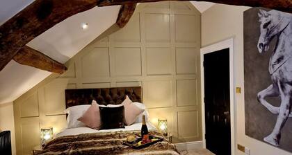 The Cruck near Garstang. 2 bed