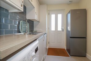 Dishwasher - Lodge 18 - A Retreat in St Merryn (Padstow)