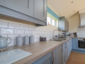 Private kitchen - Lodge 18 - A Retreat in St Merryn (Padstow)