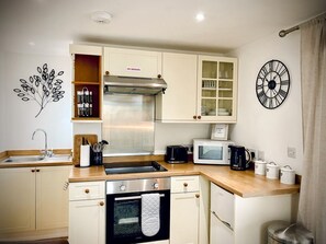 Private kitchen - The Studio, Crackington Haven. (Bude)