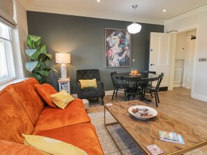 Living area - Saxon Pricess Suite, Loftus (Saltburn-by-the-Sea)