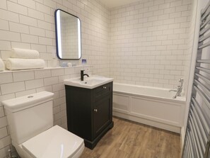 Shower - Saxon Pricess Suite, Loftus (Saltburn-by-the-Sea)
