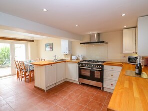 Private kitchen - Charming Llety in Fishguard Town (Fishguard)