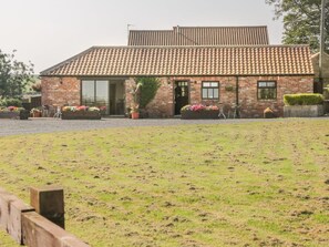 Exterior - Blakey, Moorsholm: A Cozy Retreat (Saltburn-by-the-Sea)