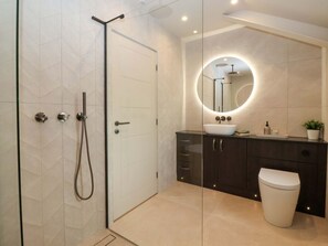 Shower - Woldside, Bishop Wilton (York)
