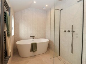 Shower - Woldside, Bishop Wilton (York)
