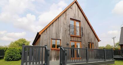 James Ville Marina Lodge 8, Brigg