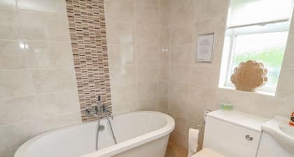 James Ville Marina Lodge 8, Brigg