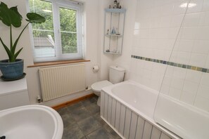 Shower - Kernyk: Charming Home in Porthleven (Helston)