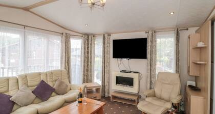 Birch, Swanage, Dorset. 2-bed.