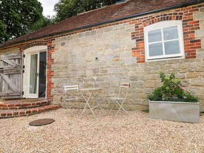 Exterior - Hungers Cottage, Petworth. (Petworth)