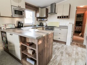 Dishwasher - Lodge 12 in Downton, Hampshire (Lymington)