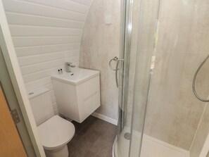 Bathroom - Rowan Hobbit Pod, Cowbridge (Bont-Faen)