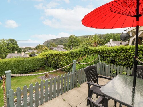 2 Argoed, Llanbedrog