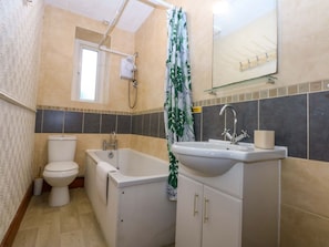 Shower - 2 Argoed, Llanbedrog (Pwllheli)