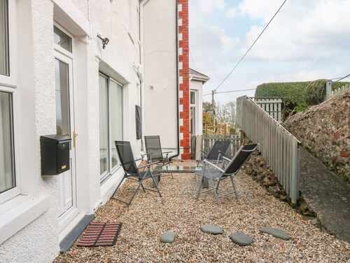 2 Argoed, Llanbedrog