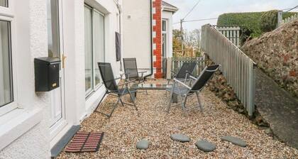 2 Argoed, Llanbedrog