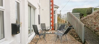 2 Argoed, Llanbedrog