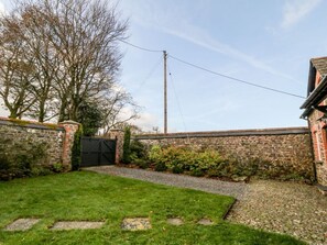 Property grounds - The Coach House, Lifton, Devon (Lifton)