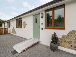 Exterior detail - Honey Bee Retreat, Tytherleigh (Axminster)