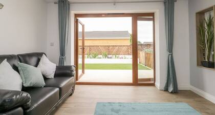 Honey Bee Retreat, Tytherleigh