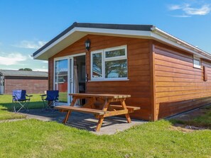 Outdoor dining - Cornish Holiday at Atlantic Bays, St Merryn (St. Merryn)