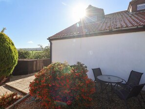 Outdoor dining - West Cottage, Rillington (Malton)