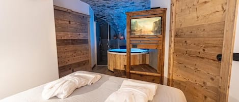 Soundproofing, WiFi, bed sheets