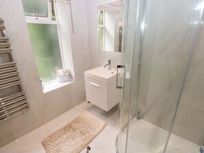 Shower - St Mary's House, Greenfield (Oldham)