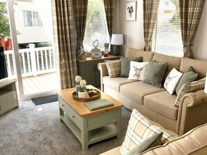 Living area - Aberdunant Hall Holiday Park - 21962, Prenteg (Prenteg)