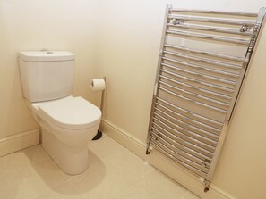 Shower - Woodlands Farm: Countryside Oasis (Ashbourne)