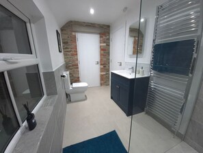 Shower - Annie’s Farm Cottage Retreat (Londonderry)