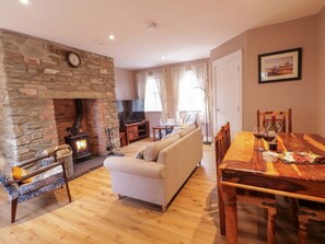 Fireplace - Annie’s Farm Cottage Retreat (Londonderry)