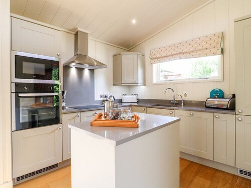 TICKENCOTE, stylish interior, WiFi, Exton