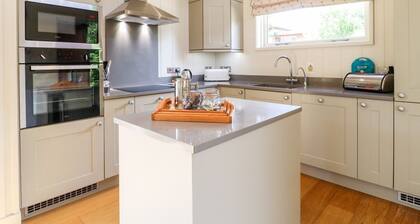 TICKENCOTE, stylish interior, WiFi, Exton