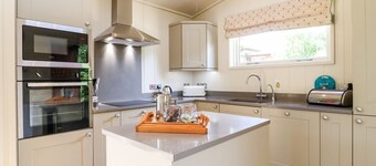 TICKENCOTE, stylish interior, WiFi, Exton