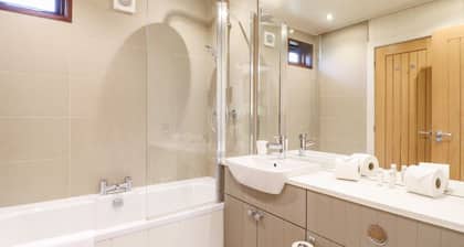 TICKENCOTE, stylish interior, WiFi, Exton
