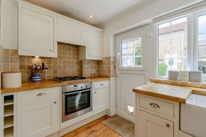 Private kitchen - Snowdrop Cottage, Clifford, West Yorkshire (Wetherby)