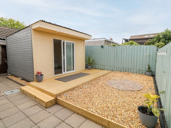 Terrace/patio - Hazel Cottage, Portrush (Portrush)