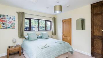 8 bedrooms, WiFi