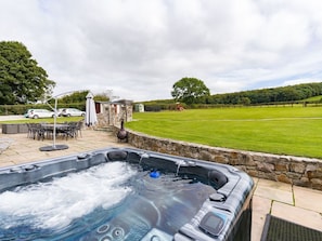 Outdoor dining - Brookway Lodge, Caerwys (Holywell)