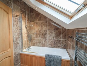 Shower - Cob Barn, Aylesbeare (Exeter)